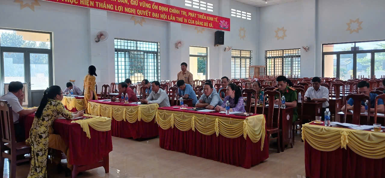 Tổ chức thành công hội nghị cán bộ, công chức và người lao động xã EaM'droh