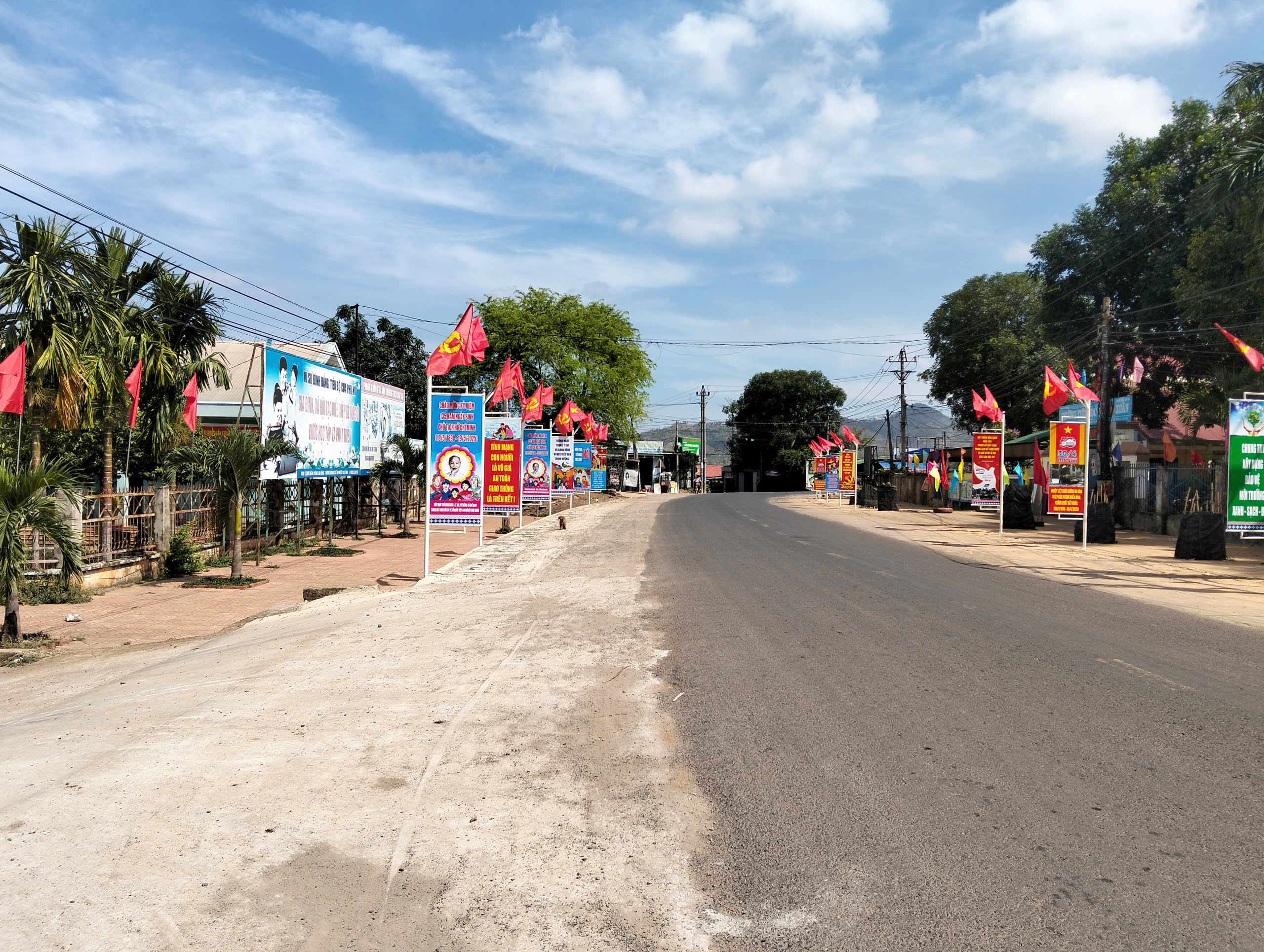 Treo cờ, Pa nô chào chào mừng 50 năm Ngày Giải phóng miền Nam, thống nhất đất nước (30/4/1975- 30/4/2025)