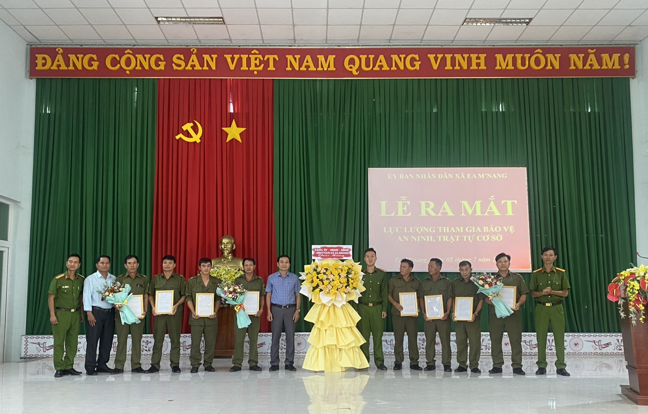Lễ ra mắt lực lượng bảo vệ  bảo vệ an ninh, trật tự cơ sở