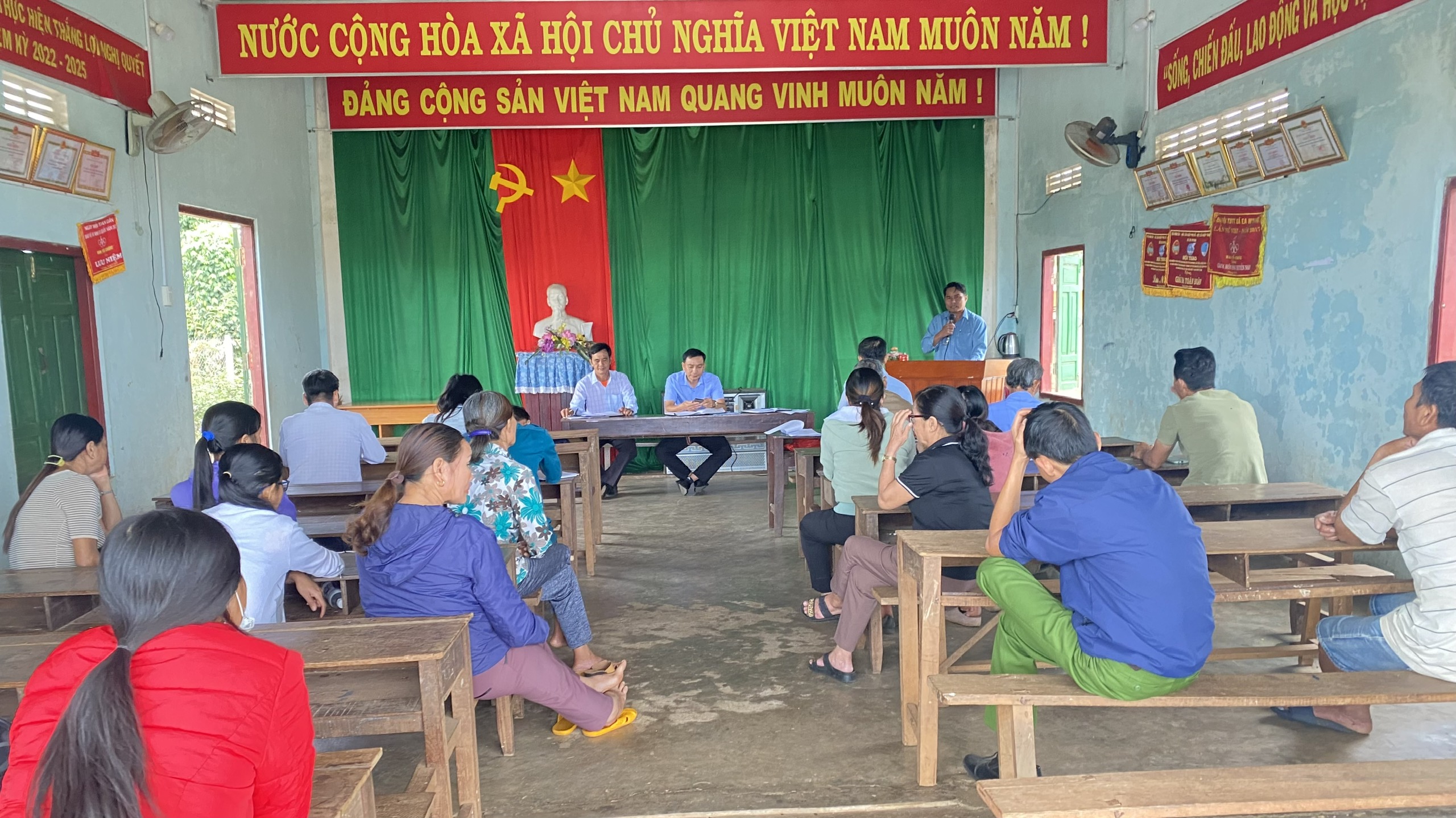 UB Mặt trận Tổ quốc Việt Nam xã Ea M'nang tổ chức tiếp xúc cử tri trước kỳ họp thứ bảy HĐND xã khóa VIII, nhiệm kỳ 2021-2026