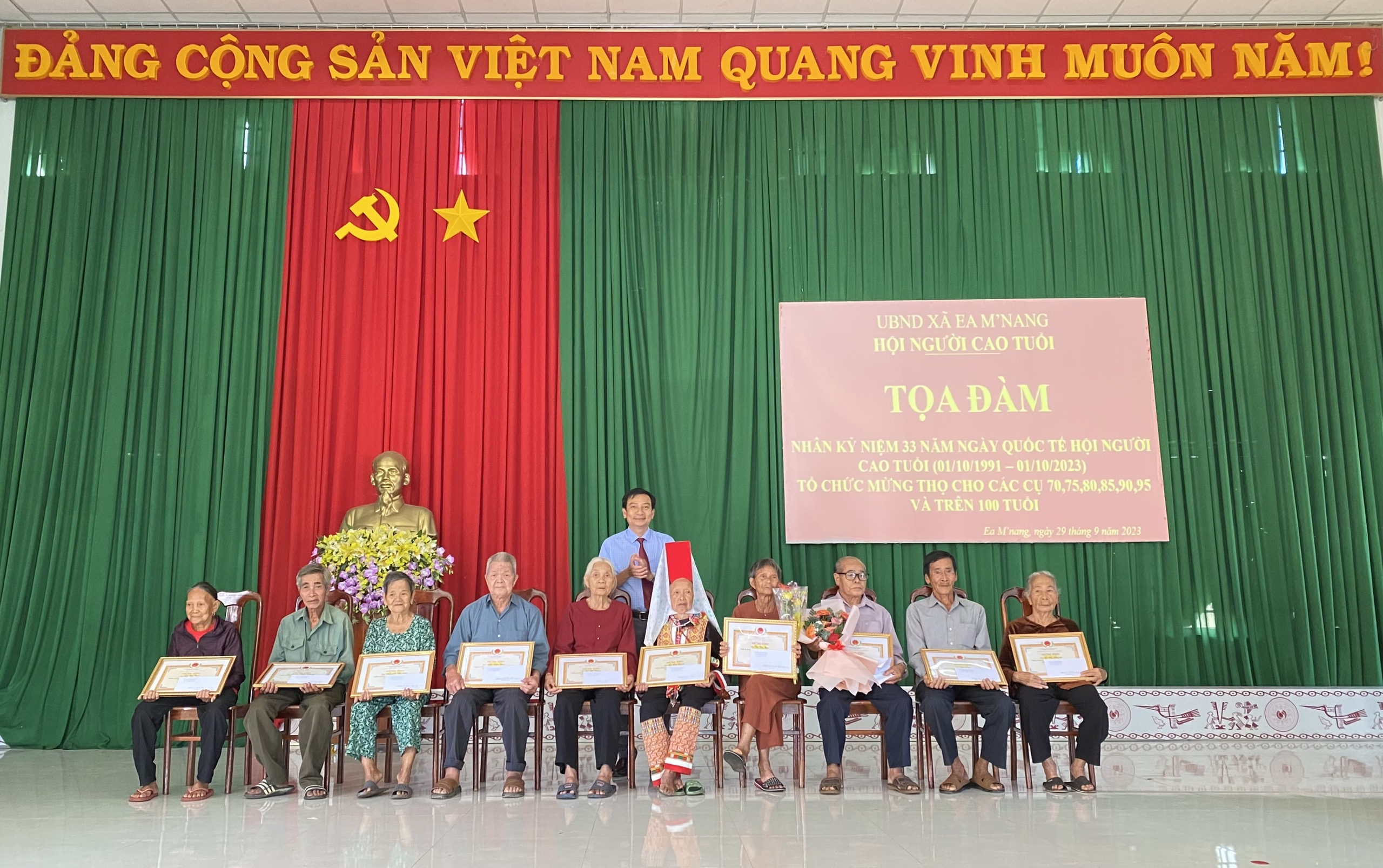 HỘI NGƯỜI CAO TUỔI XÃ EA M'NANG TỔ CHỨC HỘI NGHỊ TỌA ĐÀM