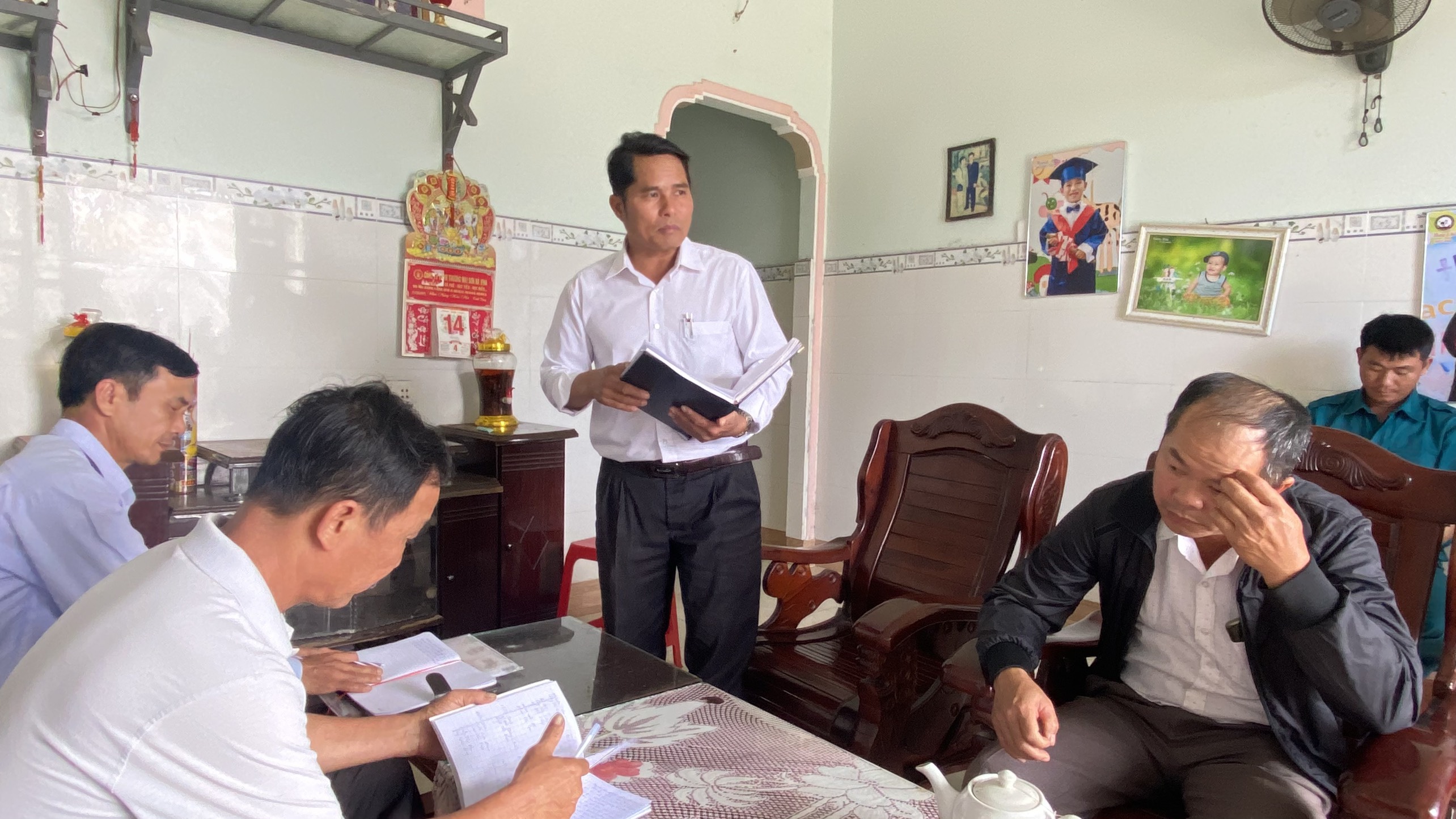 TỔ CÔNG TÁC 01 TỔ CHỨC NẮM BẮT DƯ LUẬN XÃ HỘI ĐỊA BÀN XÃ EA M'NANG
