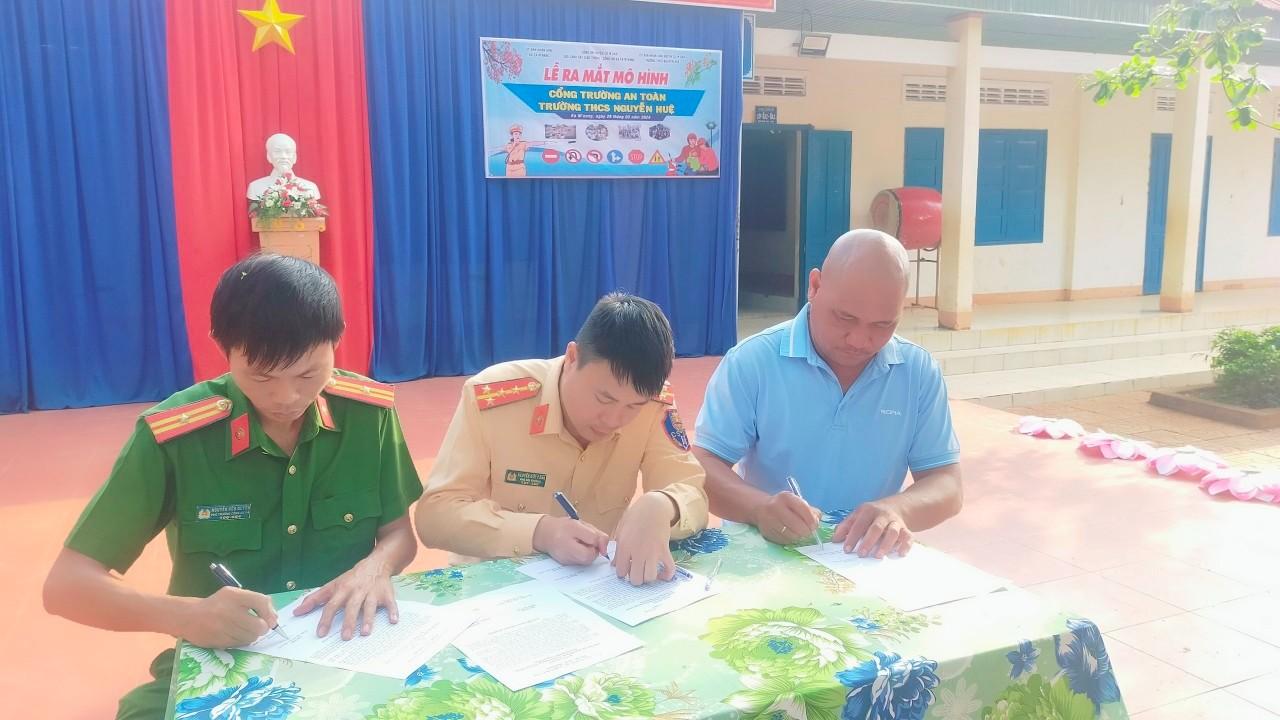 Tổ Chức Lễ Ra Mắt Mô Hình “Cổng Trường An Toàn Giao Thông