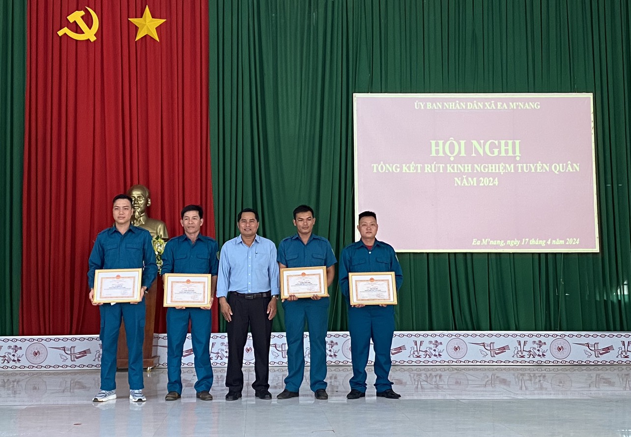 Ban chỉ huy quân sự xã Ea M’nang tổ chức tổng kết rút kinh nghiệm Tuyển quân năm 2024