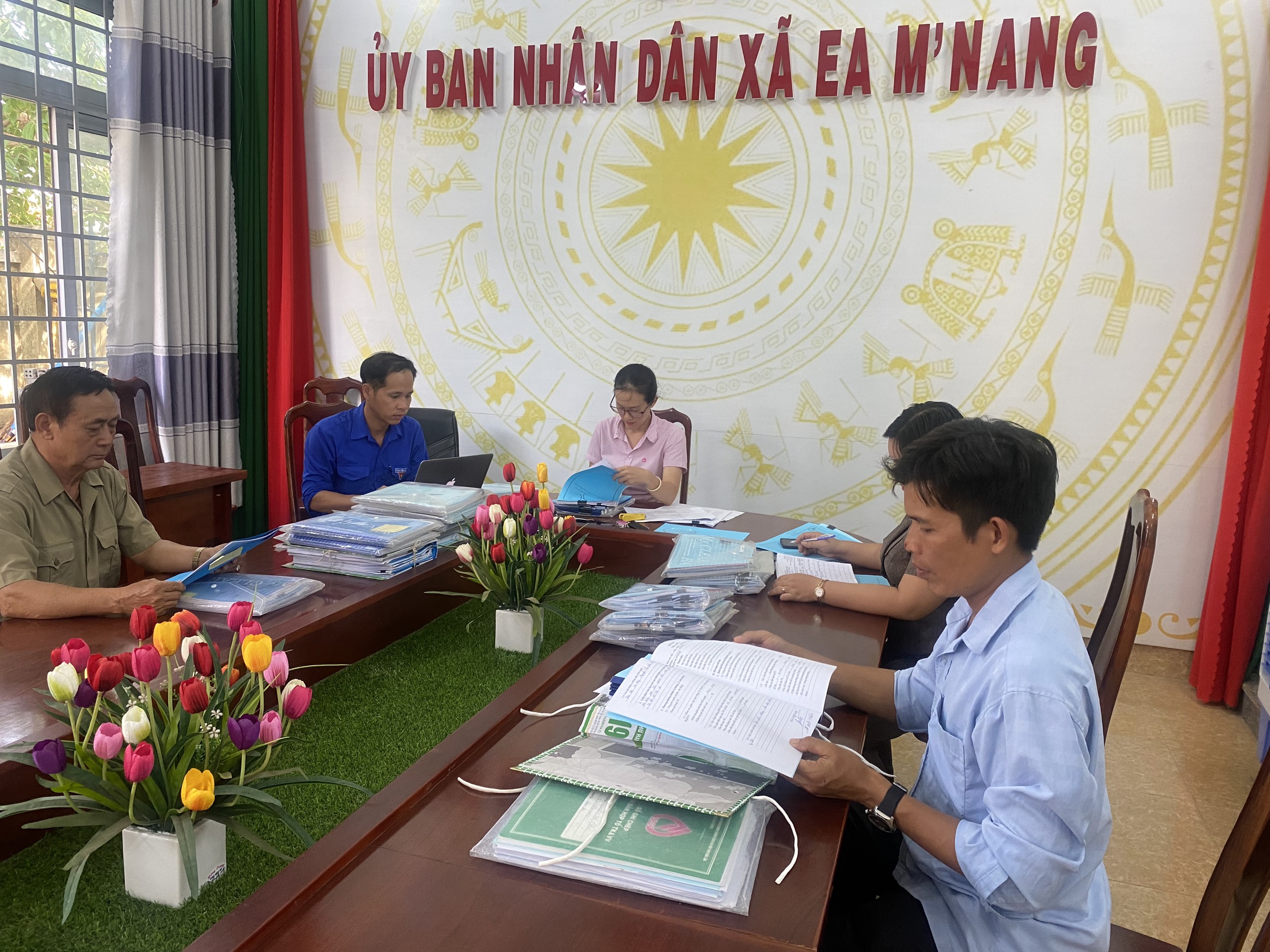 ĐOÀN THANH NIÊN XÃ EA M’NANG QUẢN LÝ TỐT HỒ SƠ VAY VỐN NGÂN HÀNG CHÍNH SÁCH