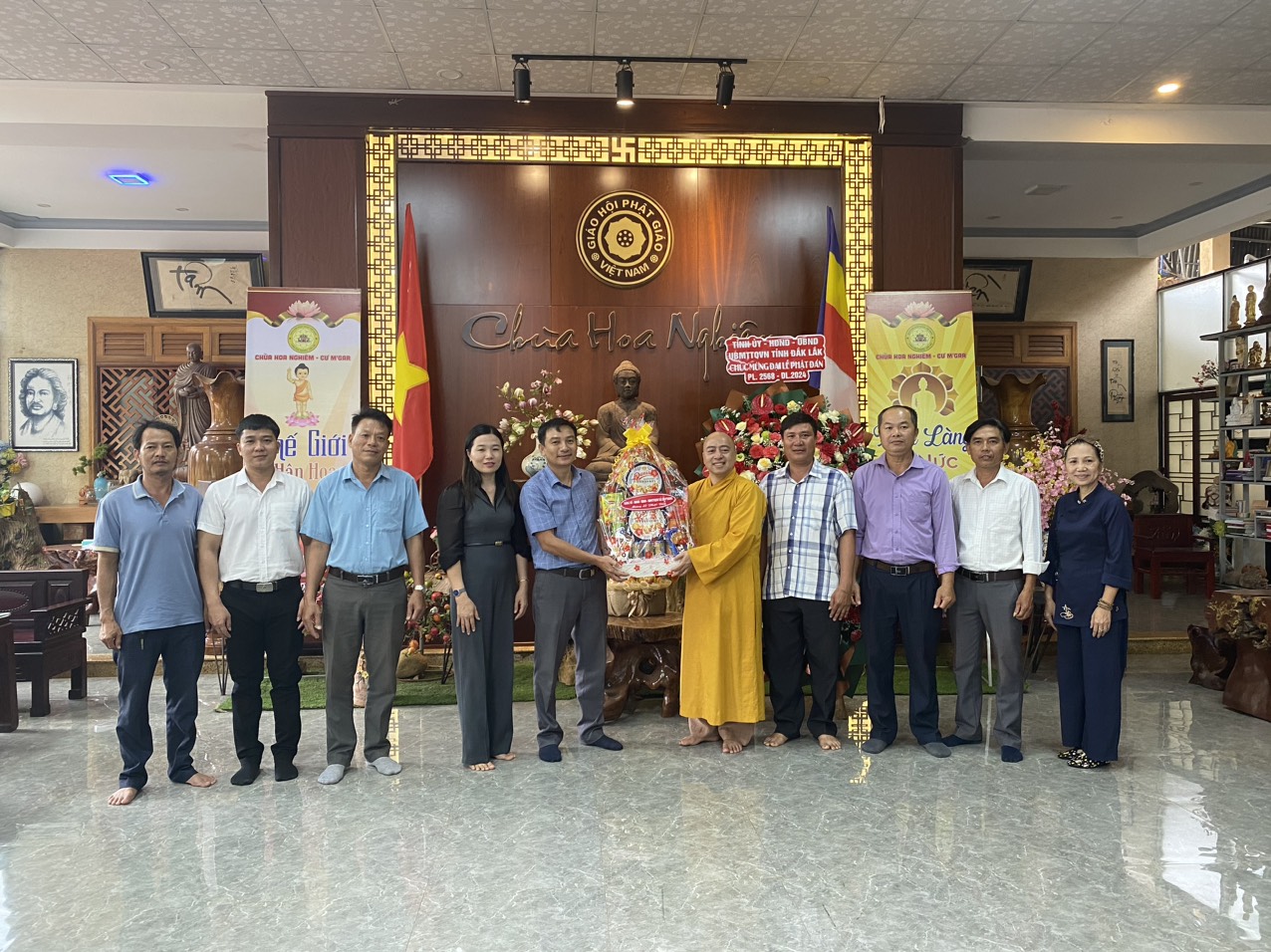 ĐOÀN ĐẠI BIỂU LÃNH ĐẠO ĐẢNG UỶ, UỶ BAN NHÂN DÂN, ỦY BAN MTTQ VIỆT NAM XÃ THĂM, CHÚC MỪNG LÃNH ĐẠO MỘT SỐ CƠ SỞ TÔN GIÁO PHẬT GIÁO NHÂN DỊP ĐẠI LỄ PHẬT ĐẢN PHẬT LỊCH 2568 (DƯƠNG LỊCH 2024)