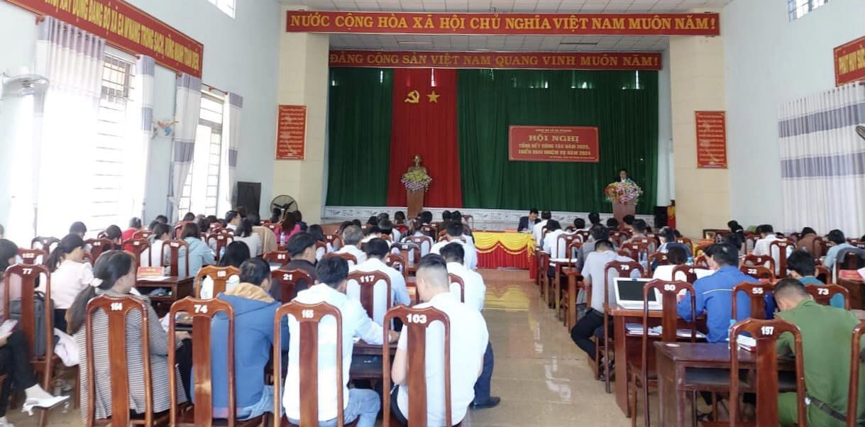 ĐẢNG BỘ XÃ EA M’NANG TỔ CHỨC HỘI NGHỊ TỔNG KẾT CÔNG TÁC XÂY DỰNG ĐẢNG NĂM 2023, TRIỂN KHAI NHIỆM VỤ NĂM 2024