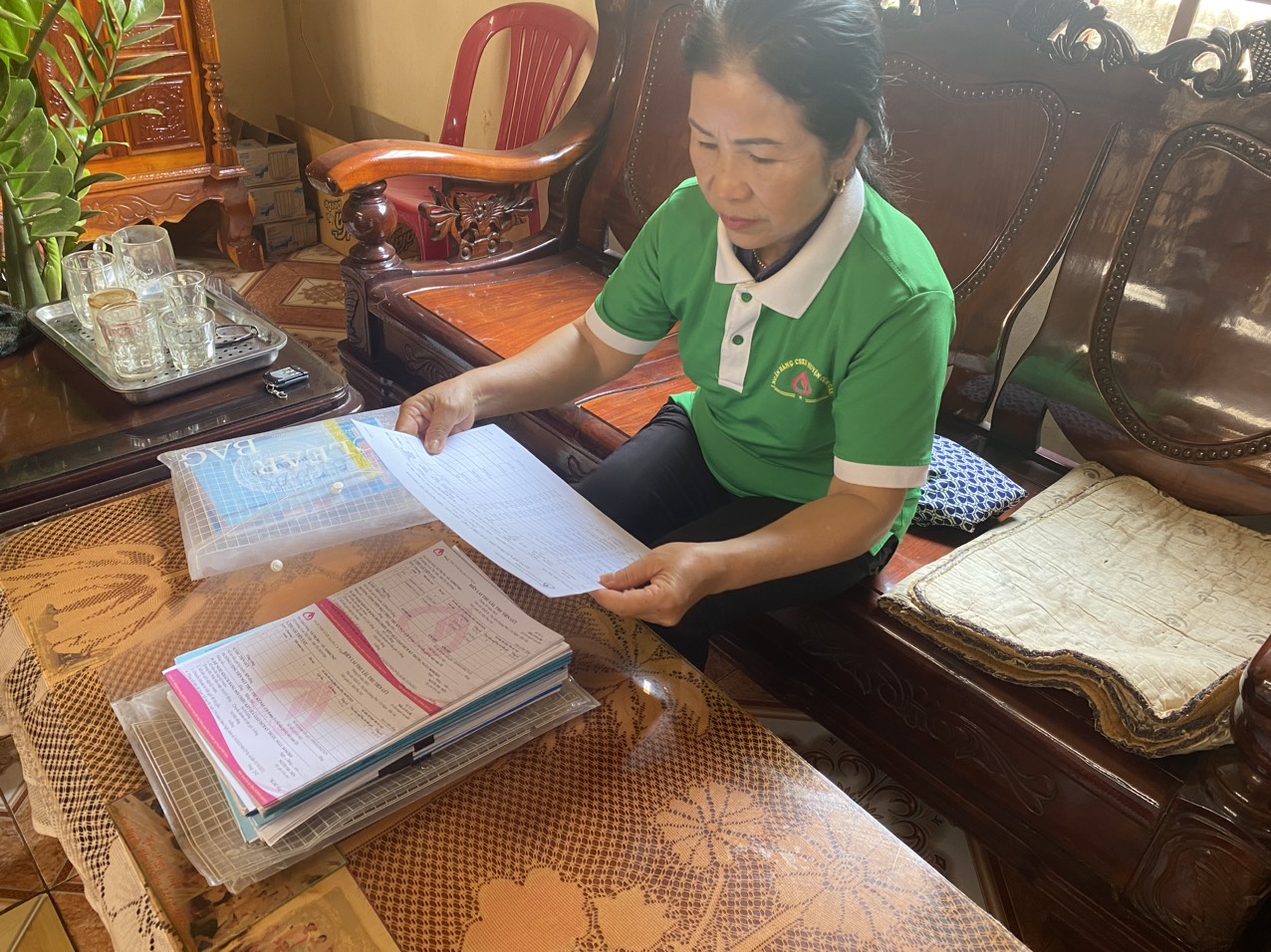 Chị Lưu Thị Viết tổ trưởng tổ vay vốn và tiết kiệm tiêu biểu trong công tác quản lý vốn vay Ngân hàng Chính sách xã hội