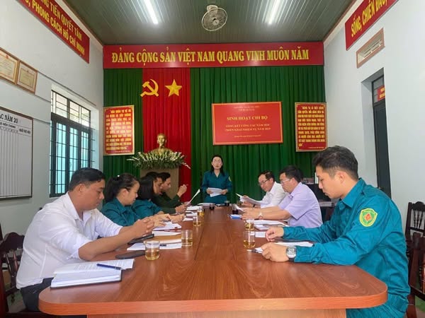 Tổ chức sinh hoạt chi bộ nhằm tổng kết, đánh giá kết quả triển khai Nghị quyết lãnh đạo thực hiện nhiệm vụ của Chi bộ trong năm 2024 đồng thời ra Nghị quyết lãnh đạo nhiệm vụ năm 2025