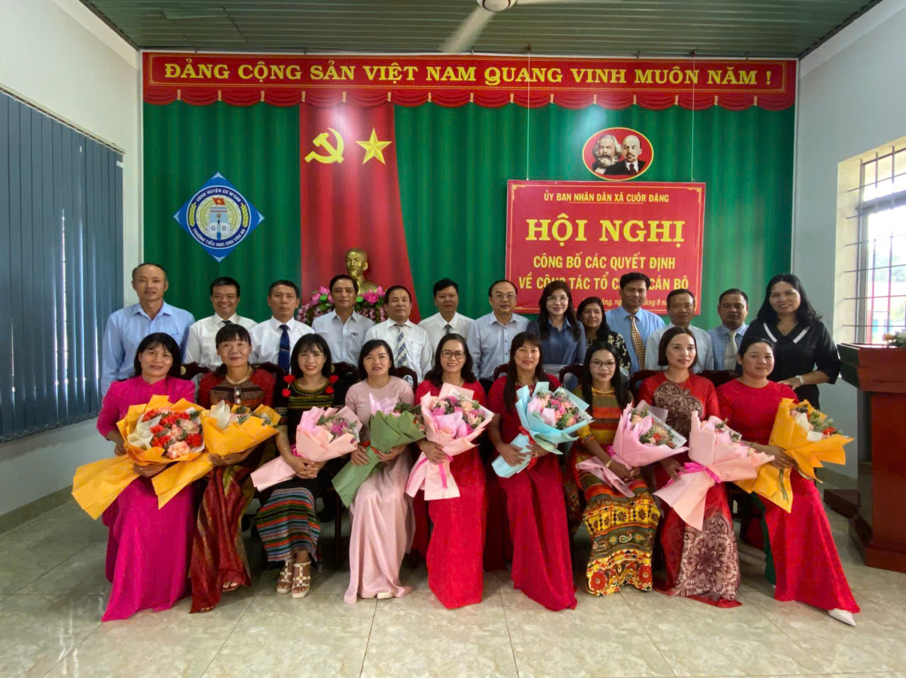 UBND xã Cuôr Đăng công bố các Quyết định bổ nhiệm lãnh đạo quản lý các trường học