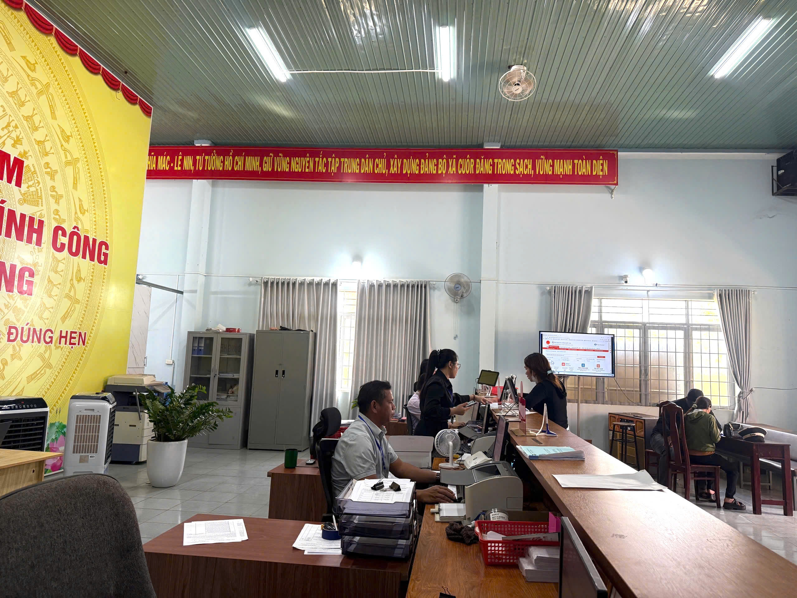 Xã Cuôr Đăng nghiêm túc chấp hành thời gian làm việc, quyết tâm thực hiện thắng lợi các nhiệm vụ năm 2026