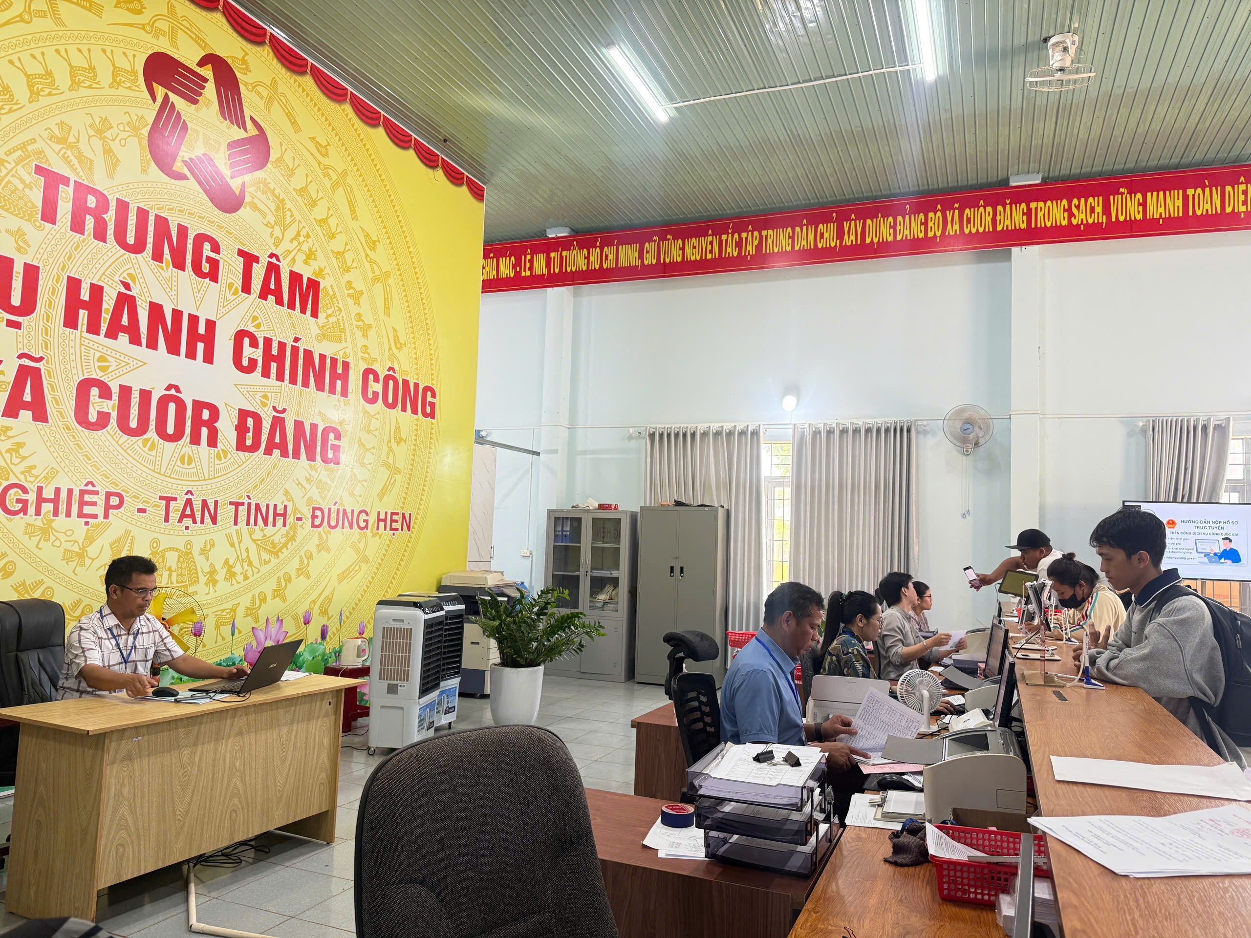 CHUYỂN ĐỔI SỐ – LỢI ÍCH THIẾT THỰC VÀ VAI TRÒ CỦA NGƯỜI DÂN TRONG THỜI ĐẠI MỚI