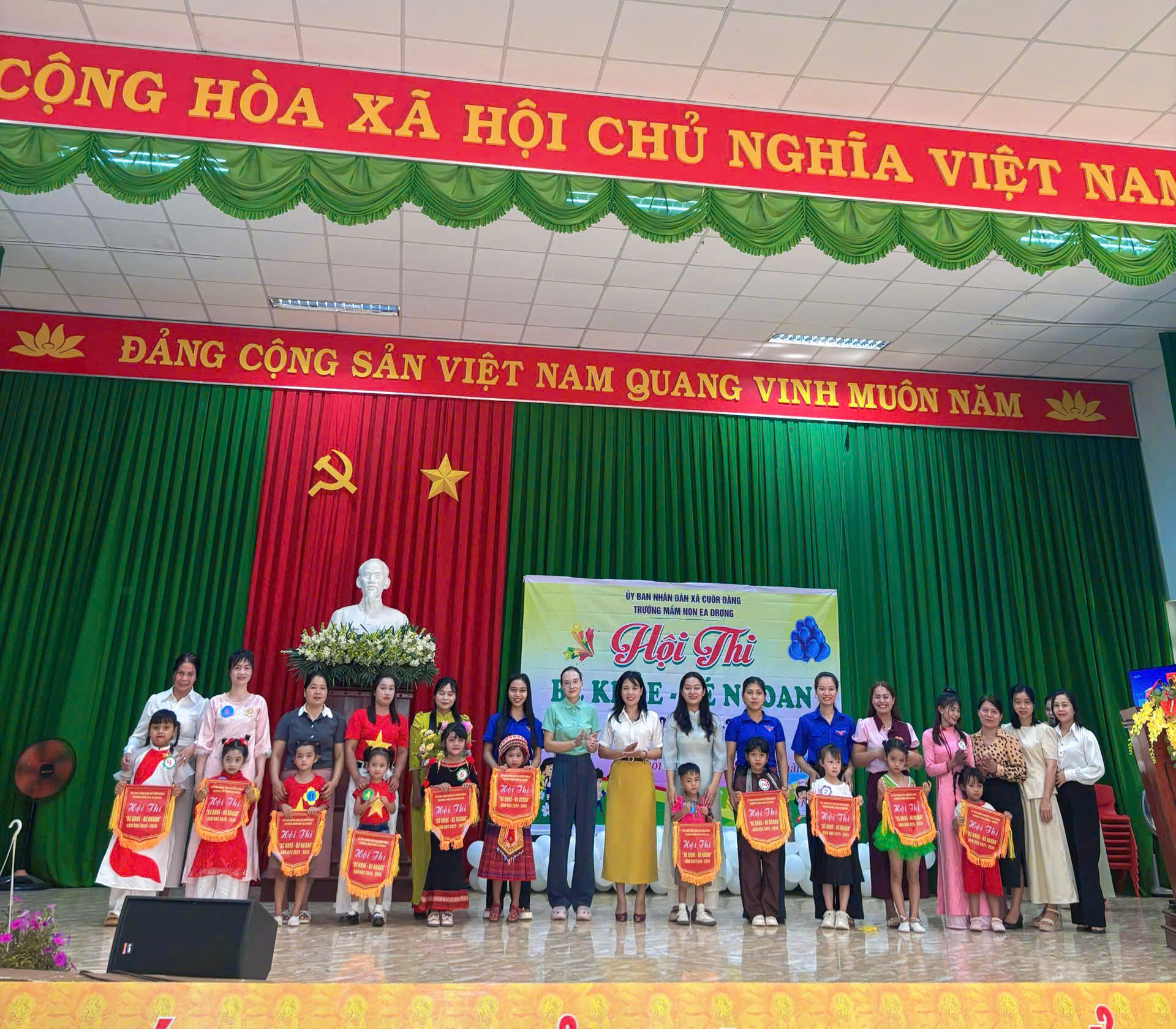 Trường Mầm non Ea Drơng ( xã Cuôr Đăng) đã tổ chức thành công Hội thi “Bé khỏe – Bé ngoan” năm học 2025-2026.