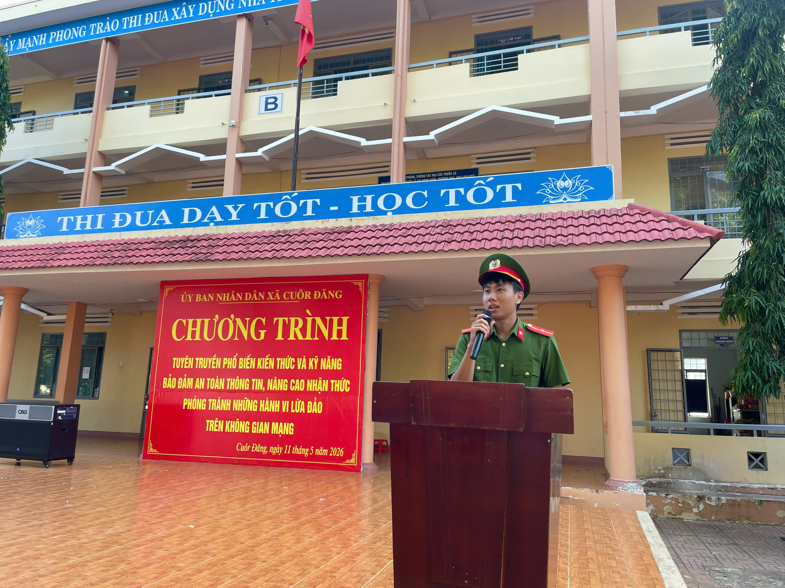 Chương trình tuyên truyền, phổ biến kiến thức và kỹ năng bảo đảm an toàn thông tin, nâng cao nhận thức phòng, tránh những hành vi lừa đảo trên không gian mạng tại trường THPT số 1 Nguyễn Trãi