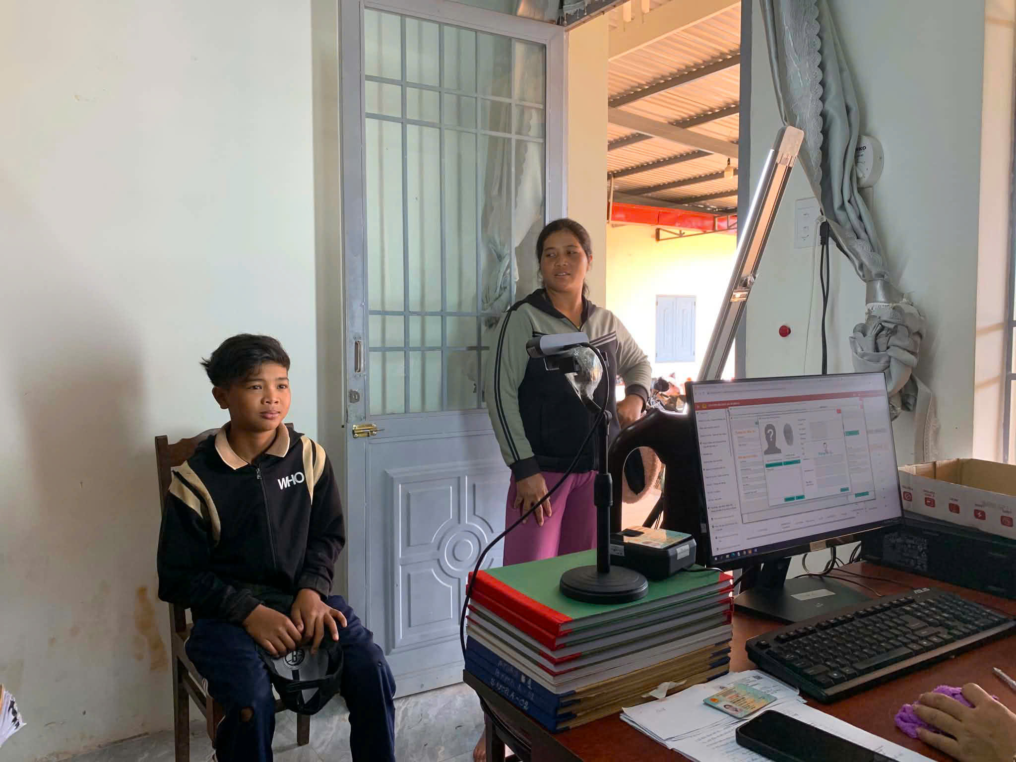 Xã Cuôr Đăng tập trung tuyên truyền, hướng dẫn, thu nhận hồ sơ, kích hoạt tài khoản định danh điện tử mức độ 2 cho trẻ từ 6 đến 14 tuổi