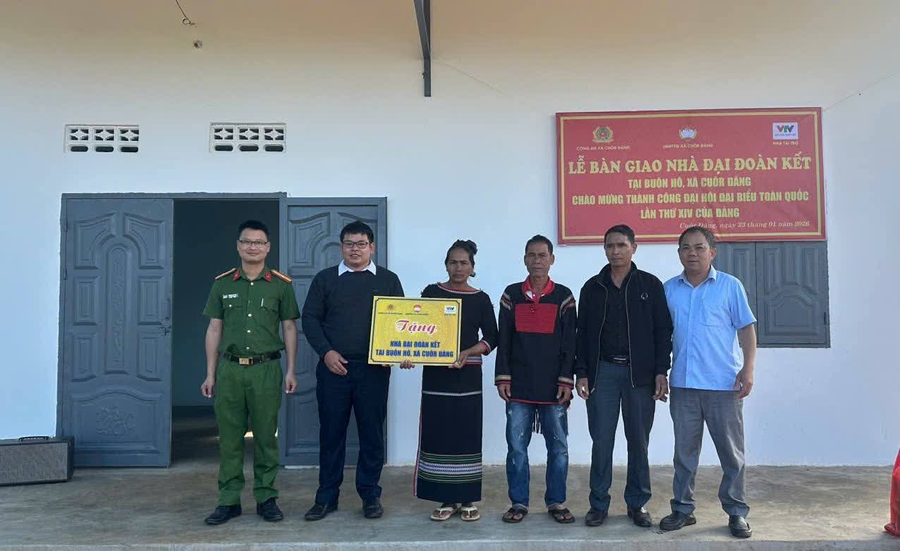 LỄ BÀN GIAO NHÀ ĐẠI ĐOÀN KẾT CHÀO MỪNG THÀNH CÔNG ĐẠI HỘI ĐẠI BIỂU TOÀN QUỐC LẦN THỨ XIV CỦA ĐẢNG