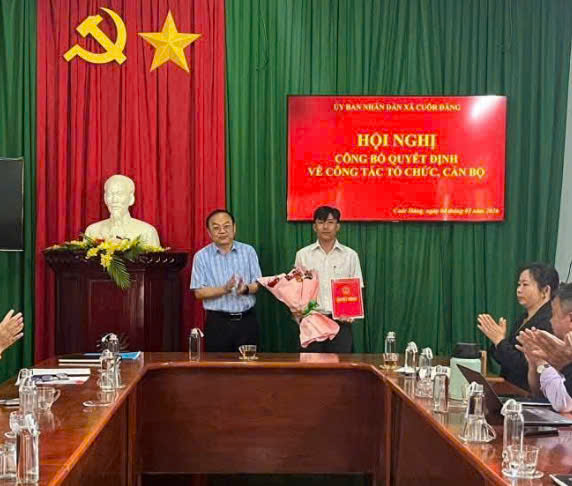 Xã Cuôr Đăng tổ chức Hội nghị công bố quyết định về công tác tổ chức cán bộ