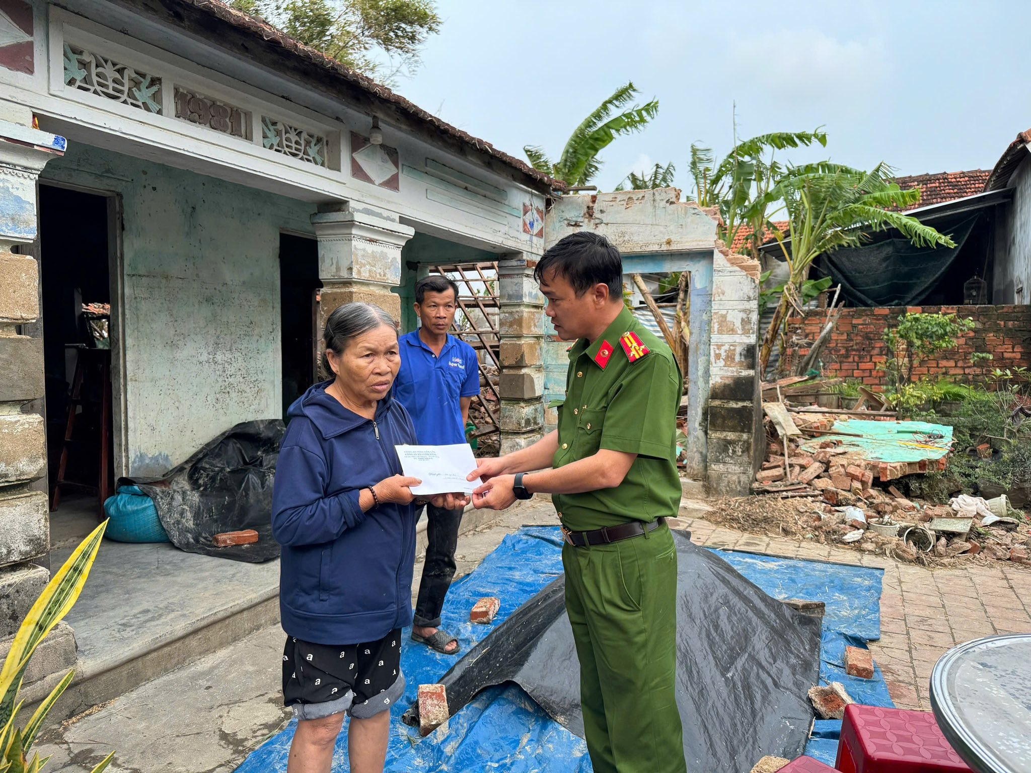 MẶT TRẬN TỔ QUỐC VÀ CÁC BAN, NGÀNH, ĐOÀN THỂ XÃ CUÔR ĐĂNG TỔ CHỨC ĐOÀN CỨU TRỢ HƯỚNG VỀ ĐỒNG BÀO VÙNG LŨ