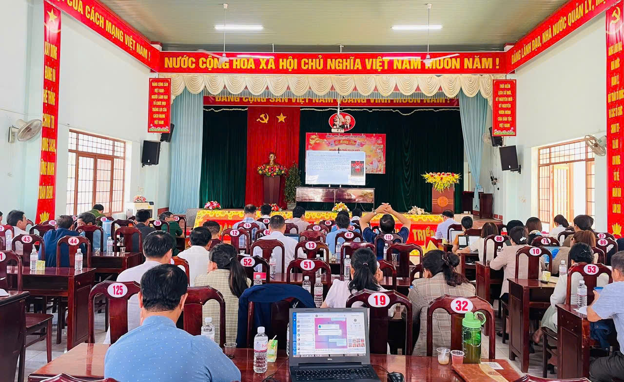 Ủy ban bầu cử xã Ea Kiết dự cuộc họp trực tuyến đánh giá, rút kinh nghiệm trước ngày bầu cử