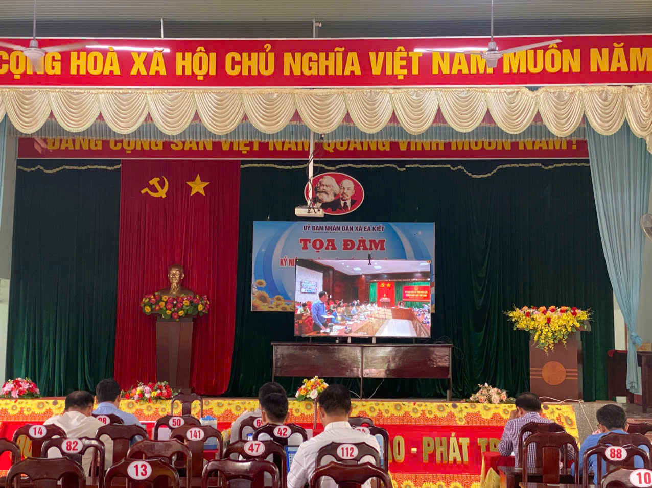 Ủy ban bầu cử xã Ea Kiết dự cuộc họp trực tuyến phiên họp lần thứ 6 của Ủy ban bầu cử tỉnh Đắk Lắk