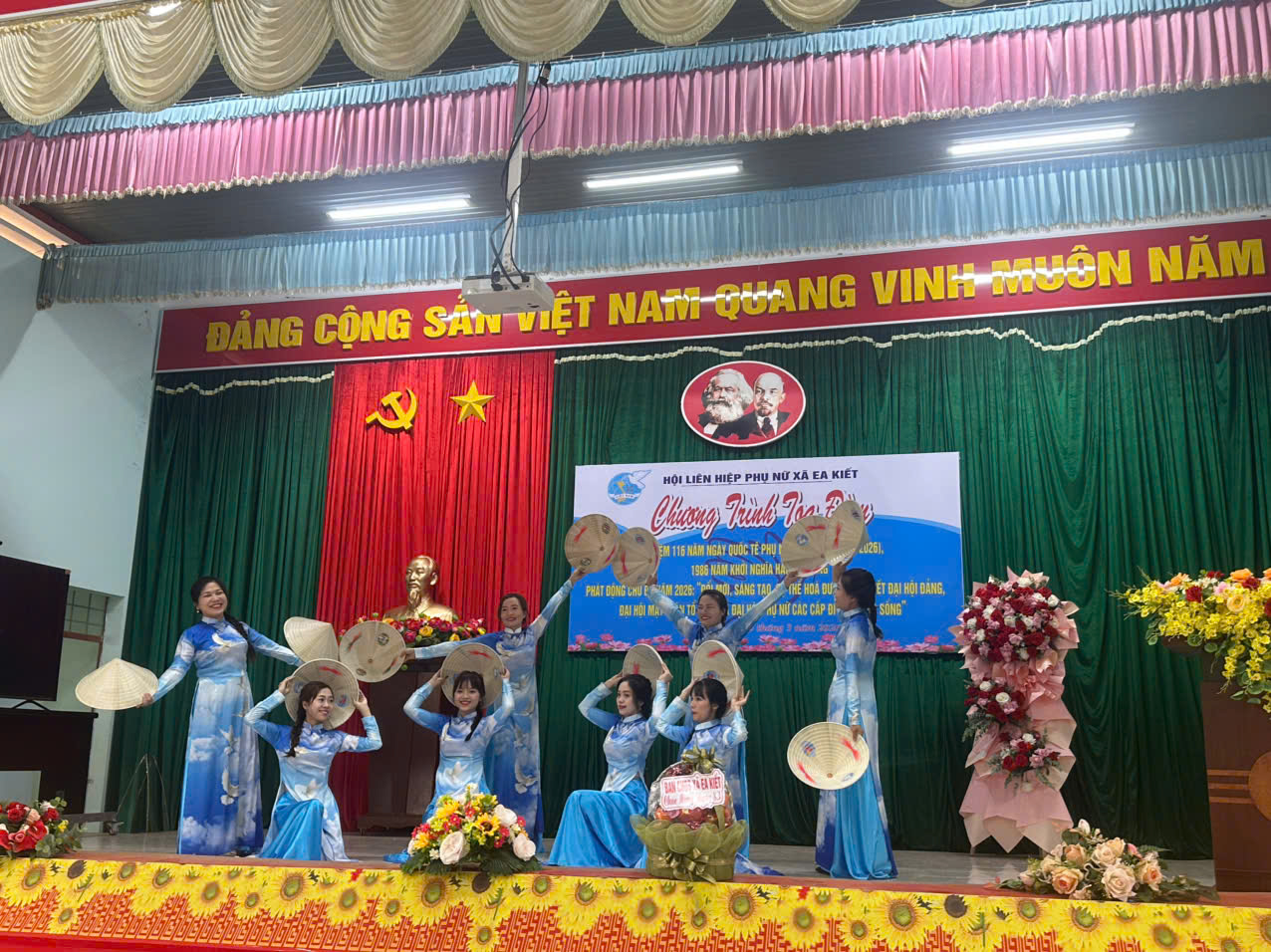 Hội Liên hiệp phụ nữ xã Ea Kiết tổ chức tọa đàm kỷ niệm 116 năm (08/03/1910 - 08/03/2026) Ngày Quốc tế phụ nữ và 1986 năm khởi nghĩa Hai Bà Trưng