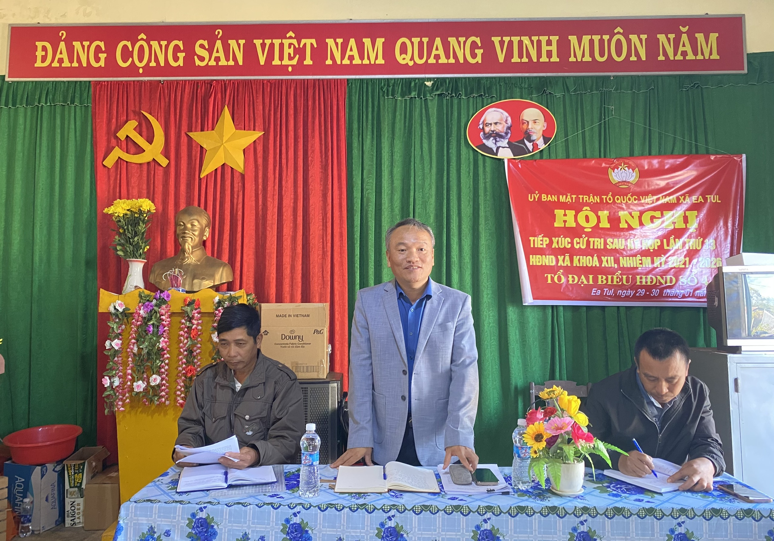 Đồng chí Nguyễn Xuân Diện – Bí thư Đảng ủy xã Ea Tul tiếp xúc cử tri thôn 1, 2 và 5