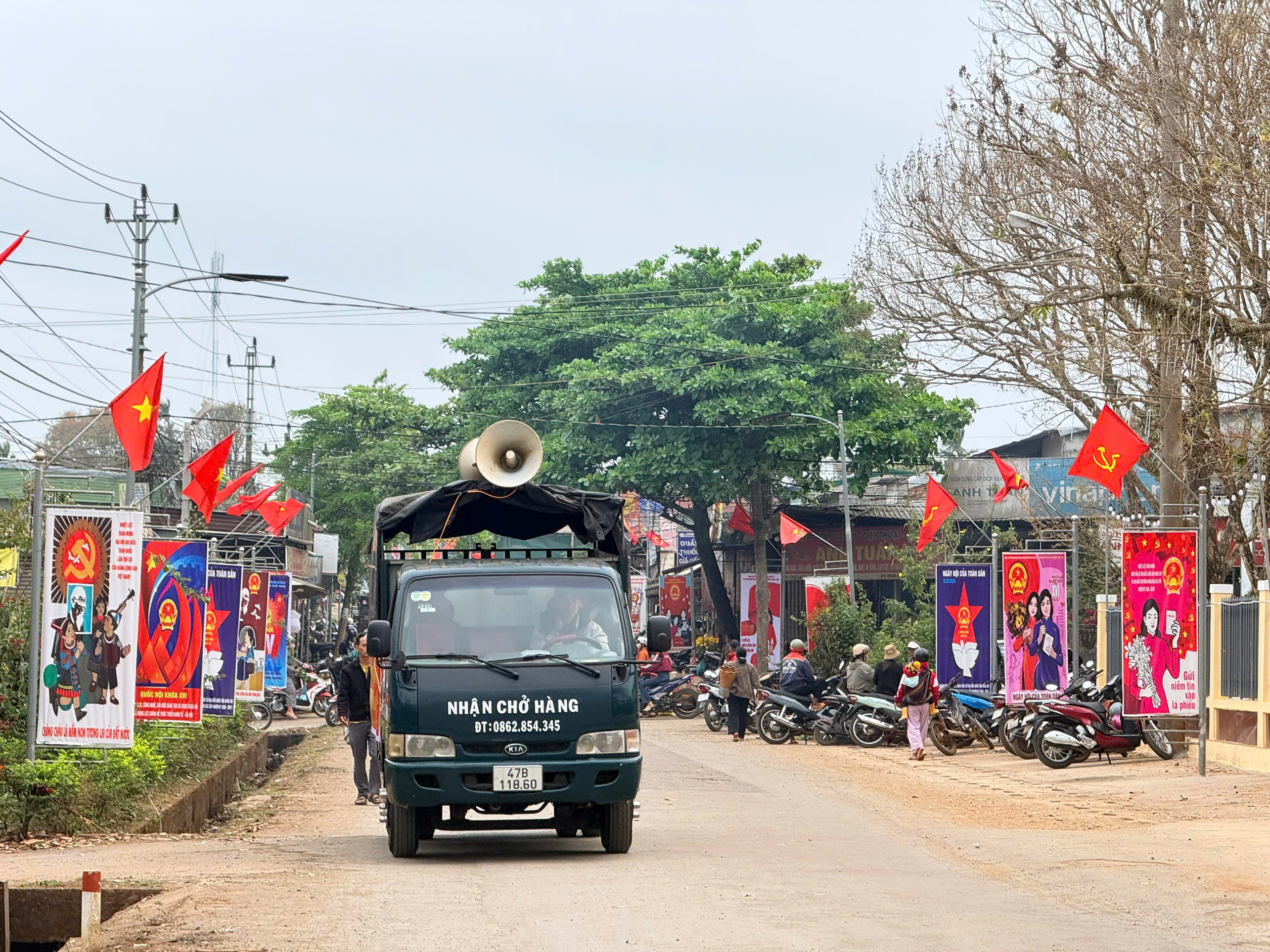 Xã Ea Tul tuyên truyền lưu động về bầu cử đại biểu Quốc hội khóa XVI và đại biểu Hội đồng nhân dân các cấp, nhiệm kỳ 2026 – 2031