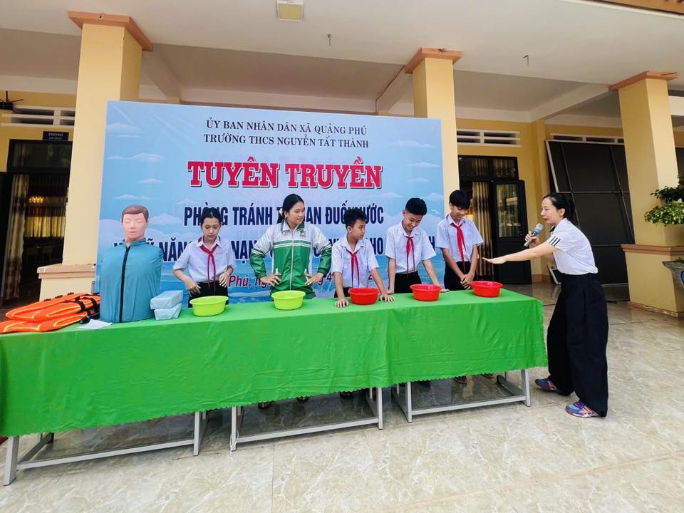 Trường THCS Nguyễn Tất Thành tổ chức buổi tuyên truyền về phòng tránh tai nạn đuối nước và trang bị kỹ năng cứu nạn, cứu đuối cho học sinh