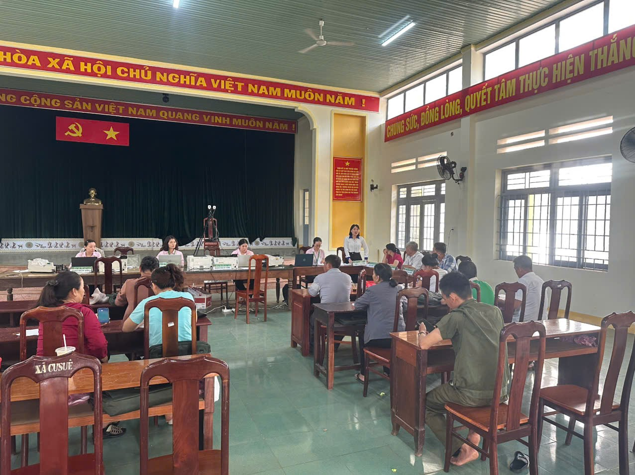 PHIÊN GIAO DỊCH ĐỊNH KỲ THÁNG 4 TẠI ĐIỂM GIAO DỊCH QUẢNG TIẾN, XÃ QUẢNG PHÚ