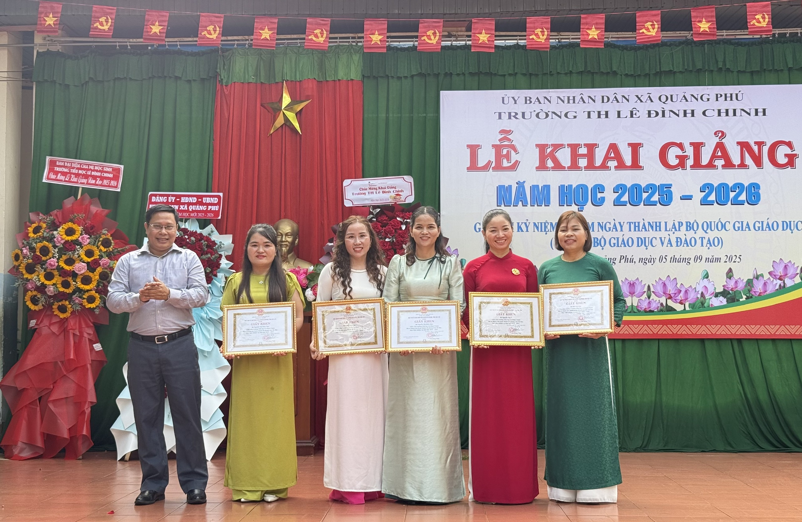 Hơn 14.000 học sinh xã Quảng Phú bước vào năm học mới 2025 - 2026